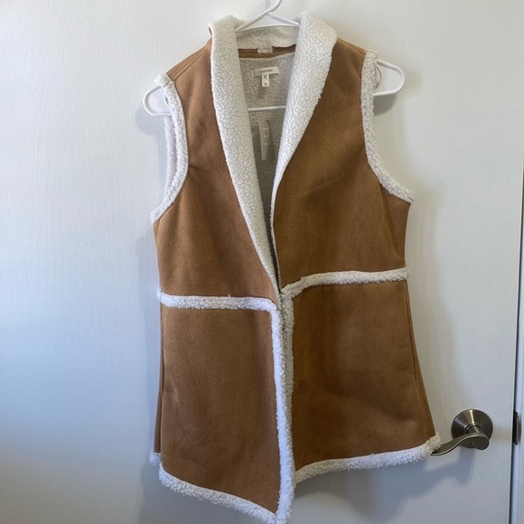 🚨Womens Maurices Brown Faux Suede Sherpa Trim Tan Vest - Picture 2 of 9